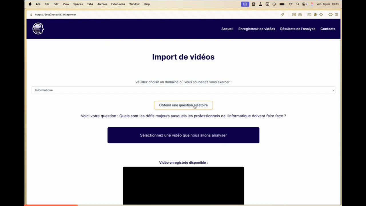 Interface d'import de vidéo pour l'entraînement à l'entretien, avec sélection de domaine et question générée