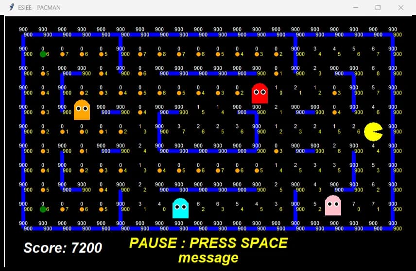 Partie de Pac-Man en cours avec le labyrinthe, les fantômes et le score affichés